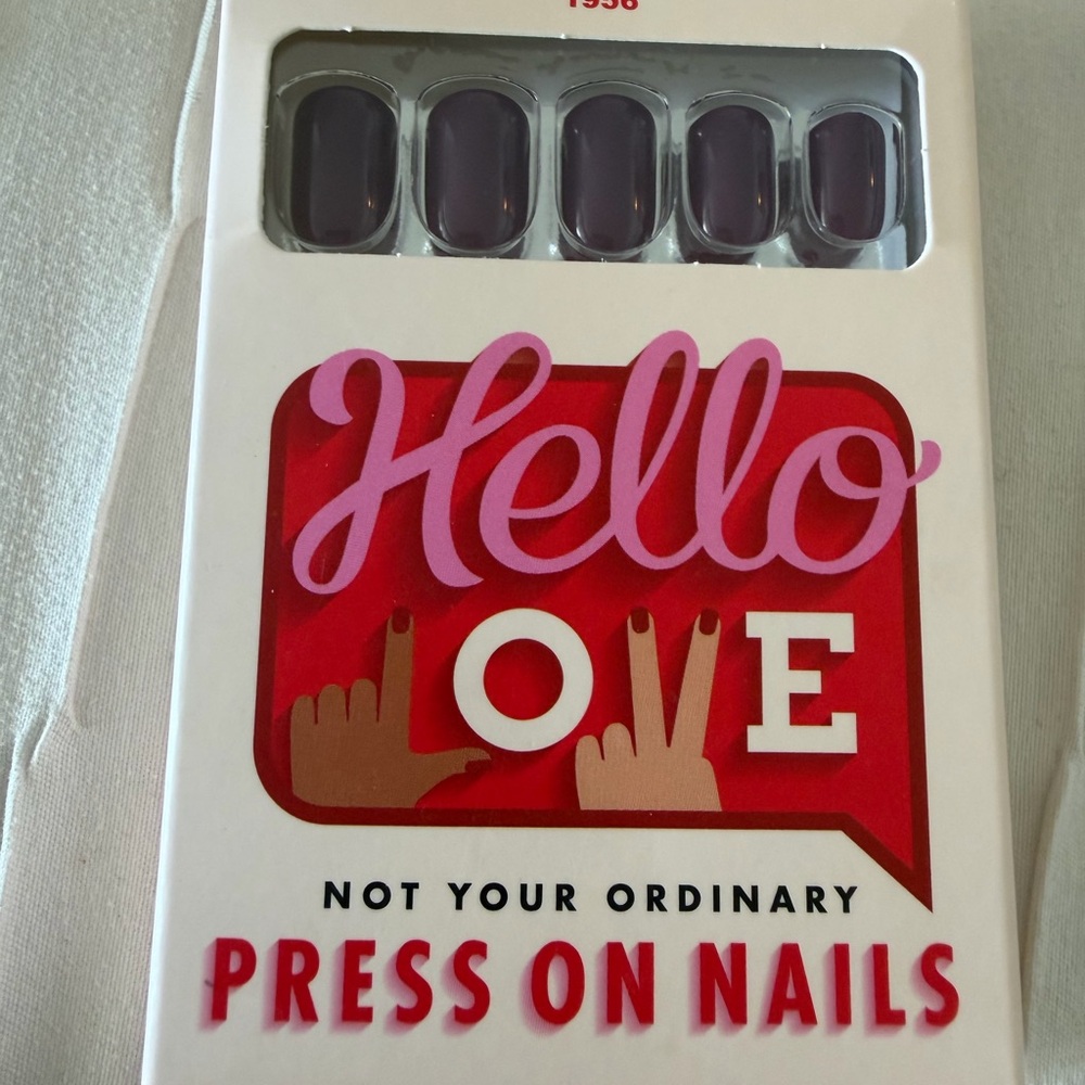 Press-On Nails in Deep Plum